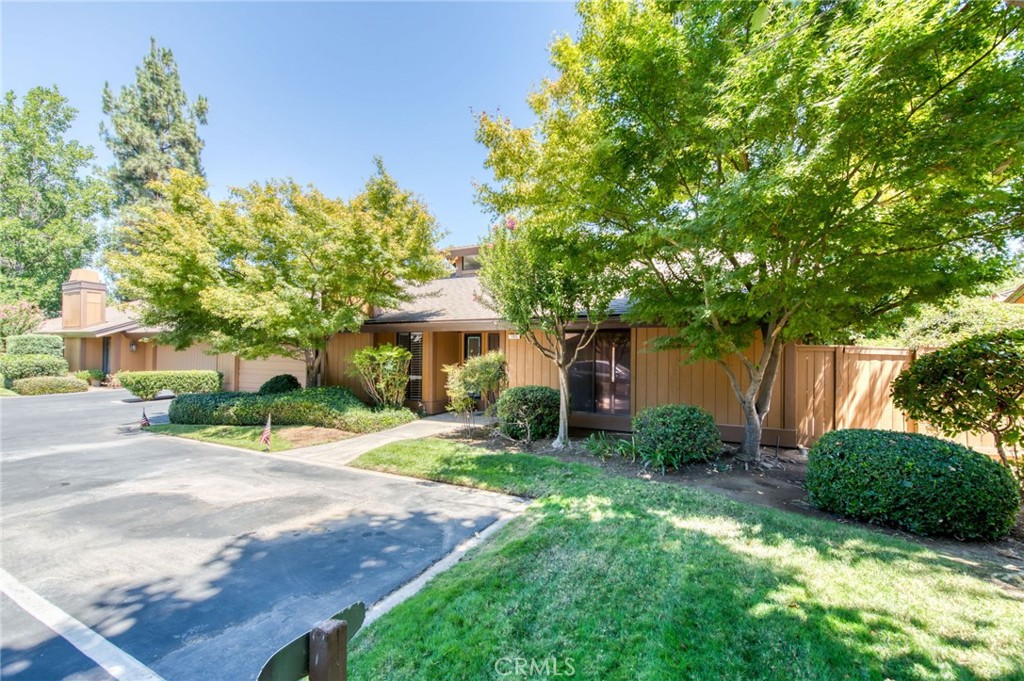 6300 N Palm Ave #105, Fresno, CA 93704