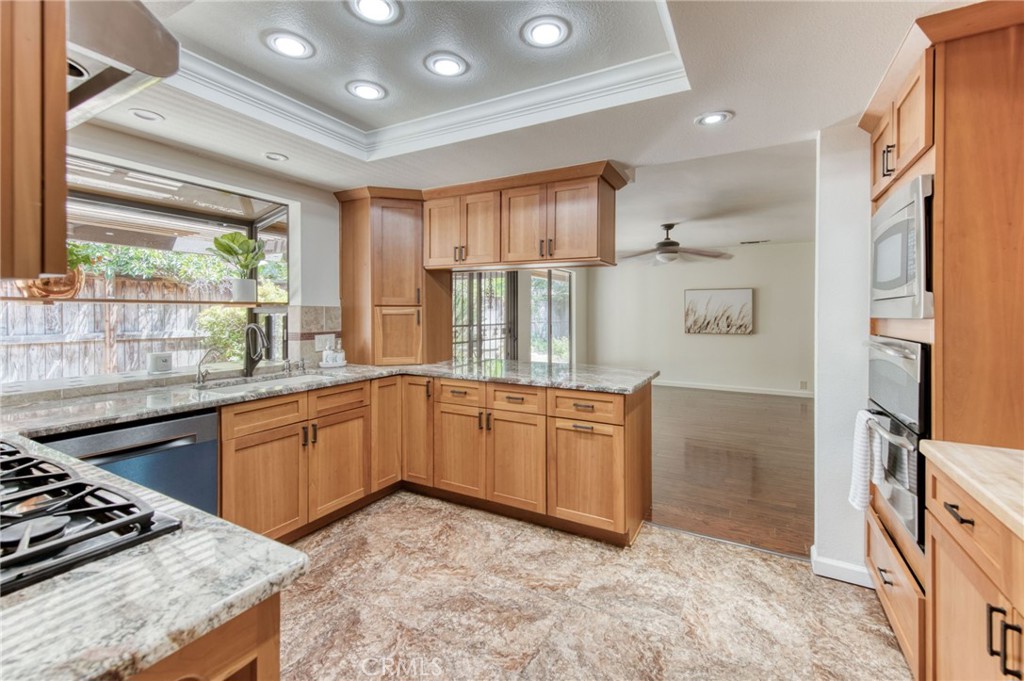 6300 N Palm Ave #105, Fresno, CA 93704