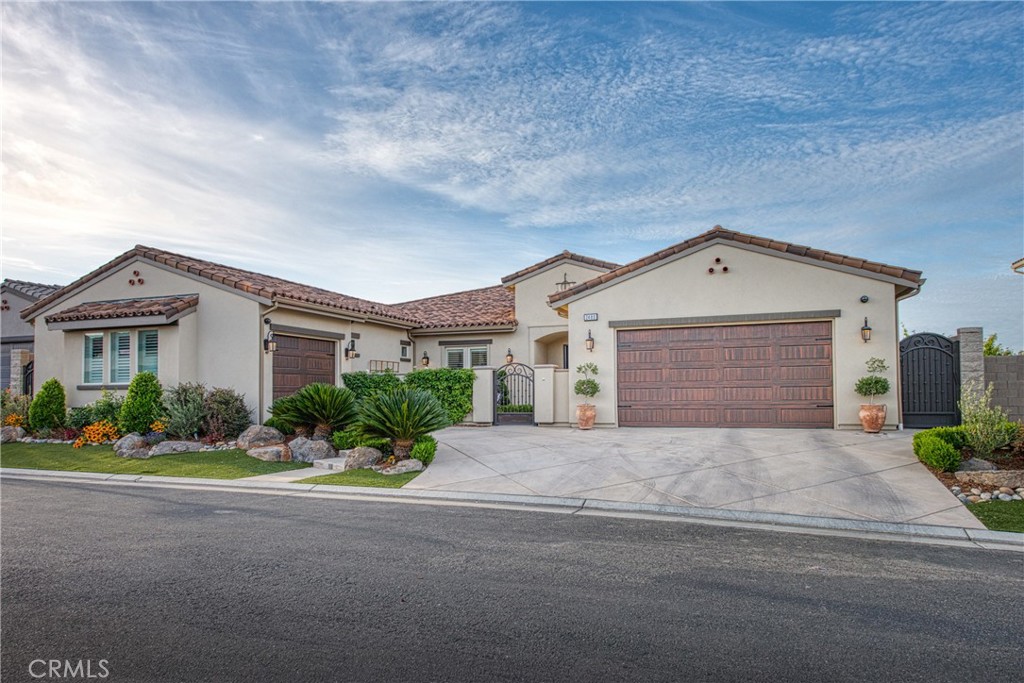 2480 E Course View Way, Fresno, CA 93730