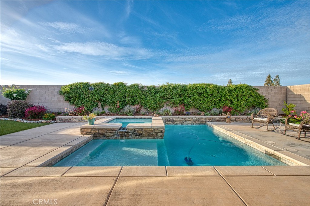 2480 E Course View Way, Fresno, CA 93730