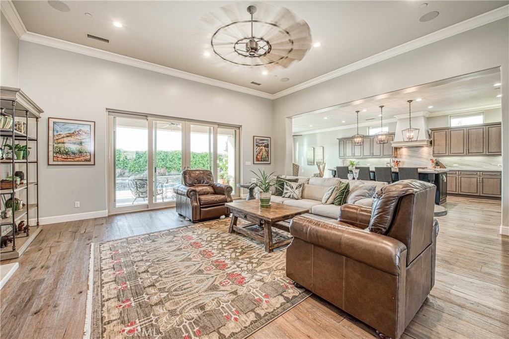 2480 E Course View Way, Fresno, CA 93730