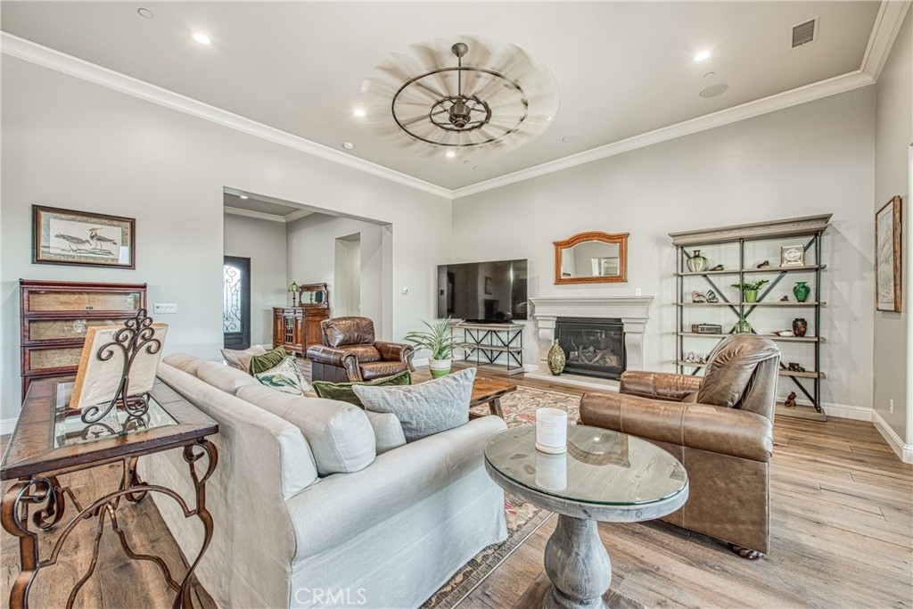 2480 E Course View Way, Fresno, CA 93730
