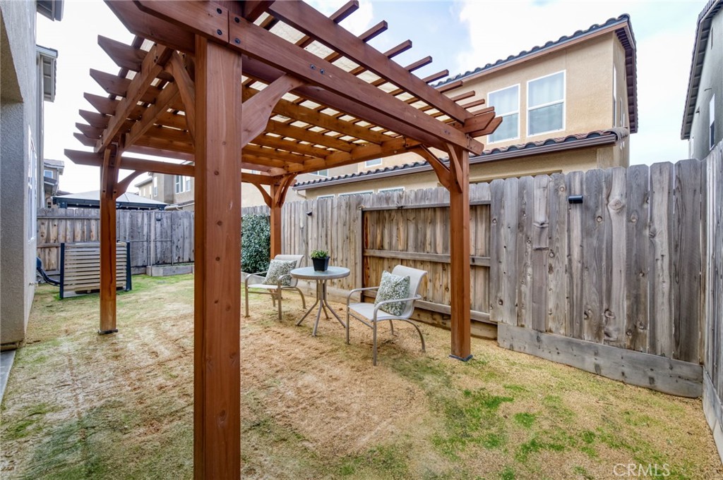 116 S Aria Ave, Madera, CA 93636