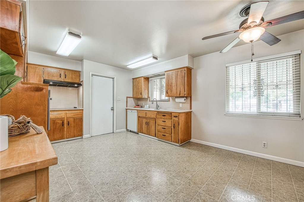 638 W Sussex Way, Fresno, CA 93705
