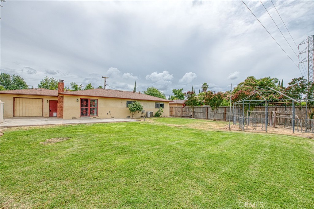 638 W Sussex Way, Fresno, CA 93705