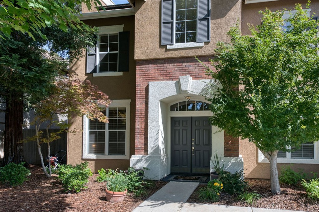 2612 E Shea Dr, Fresno, CA 93720