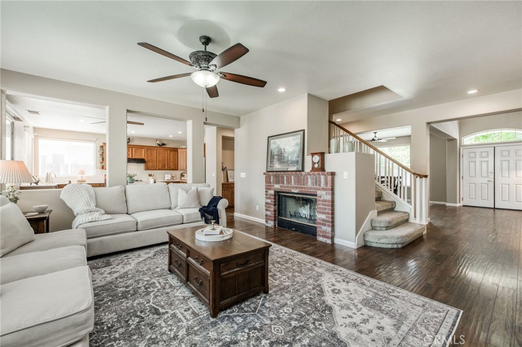 2612 E Shea Dr, Fresno, CA 93720