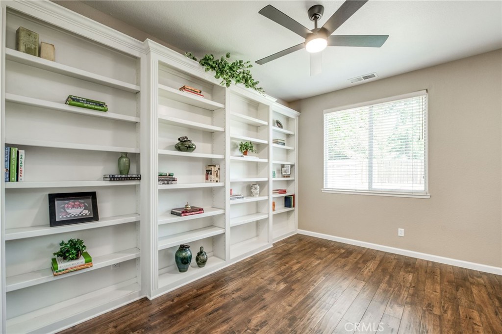 2612 E Shea Dr, Fresno, CA 93720