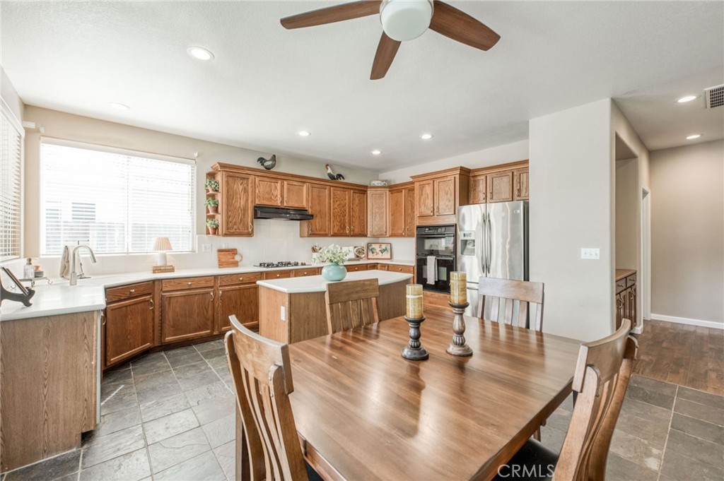 2612 E Shea Dr, Fresno, CA 93720
