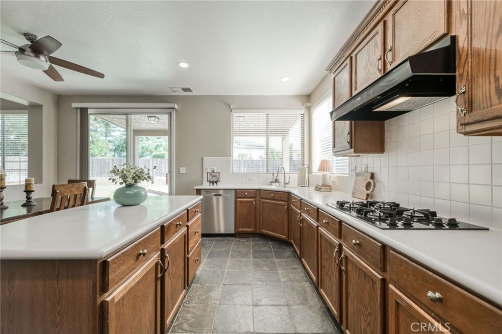 2612 E Shea Dr, Fresno, CA 93720