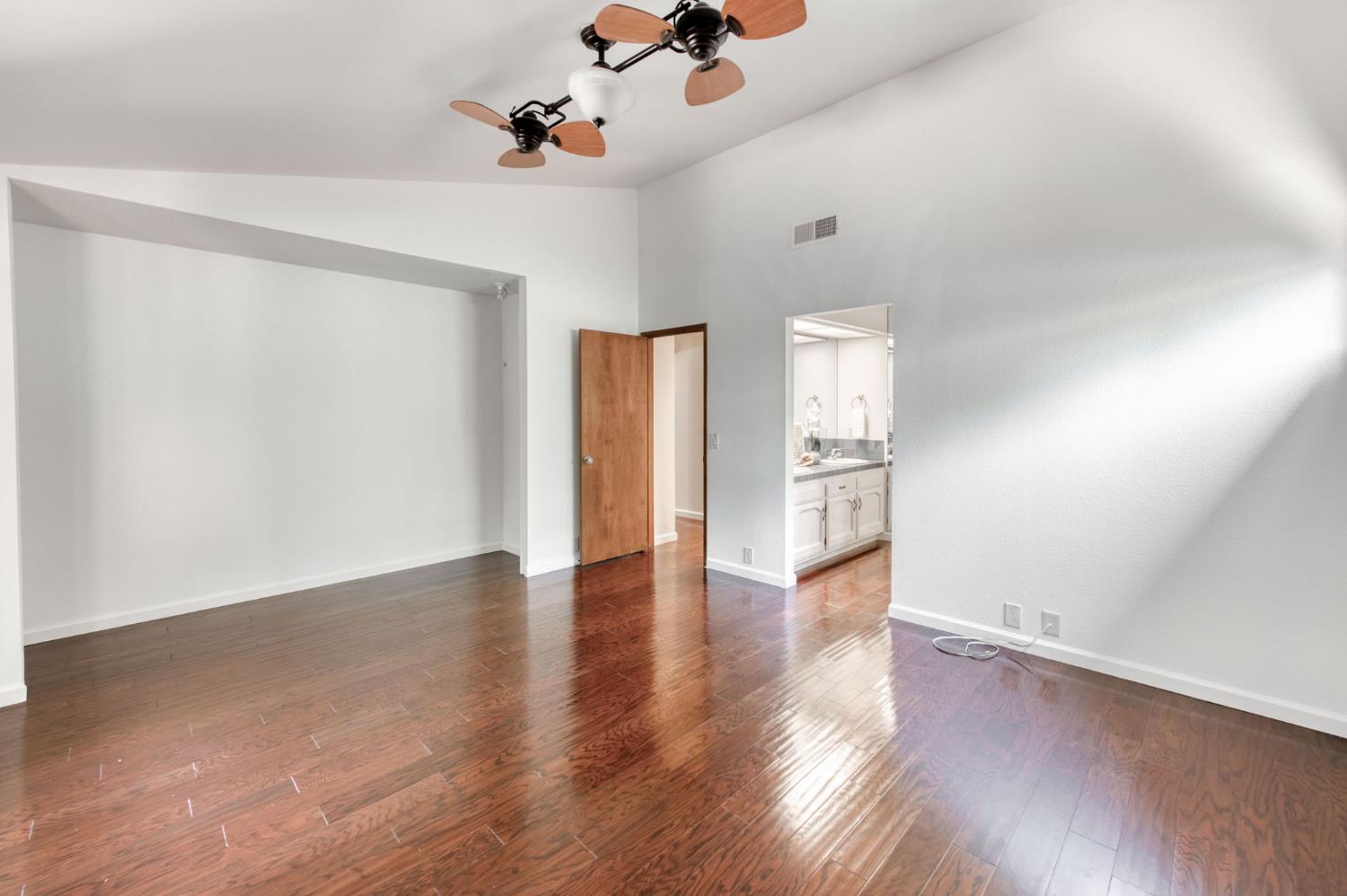 6300 N Palm Ave #105, Fresno, CA 93704
