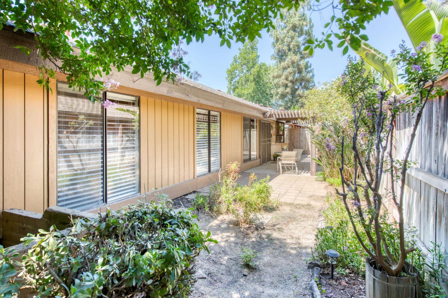 6300 N Palm Ave #105, Fresno, CA 93704