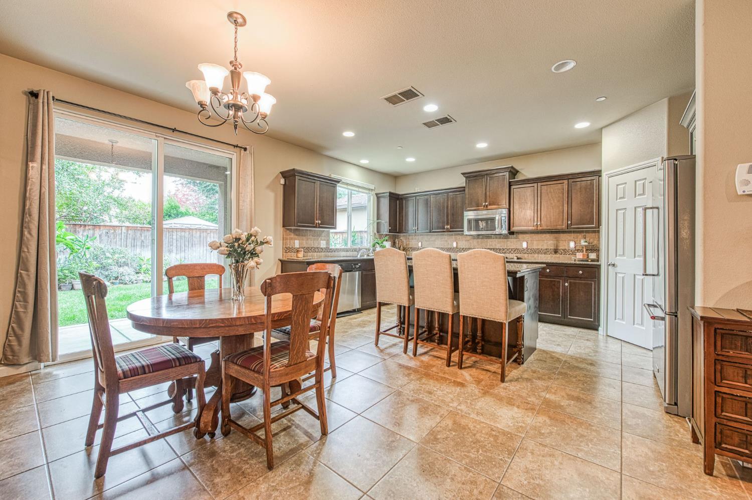 7141 N Lead Ave, Fresno, CA 93711