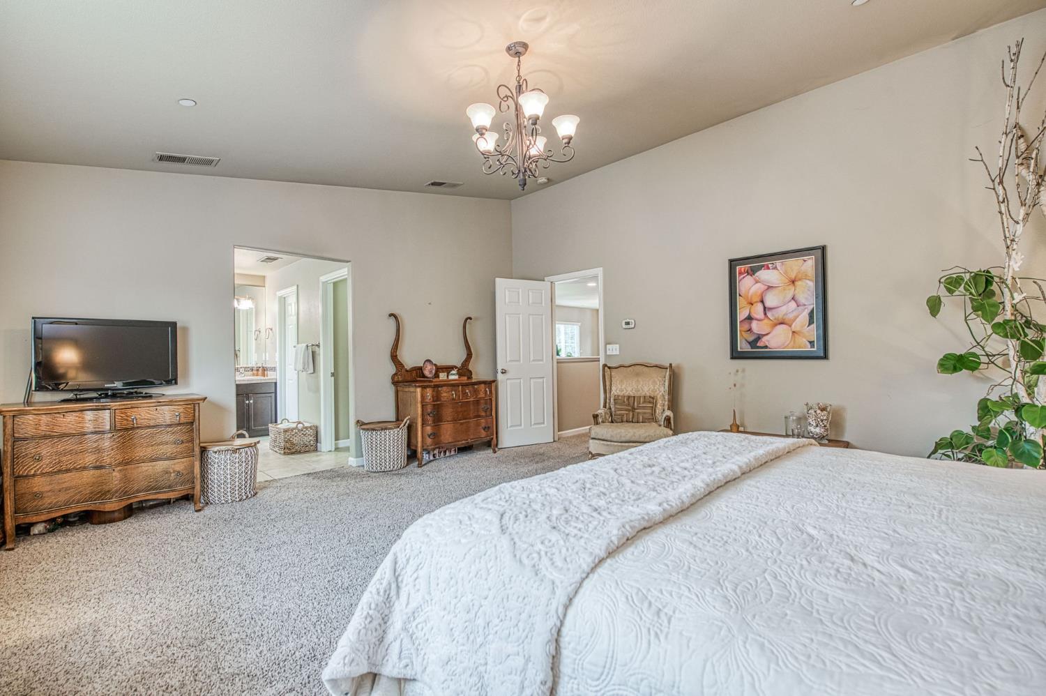 7141 N Lead Ave, Fresno, CA 93711