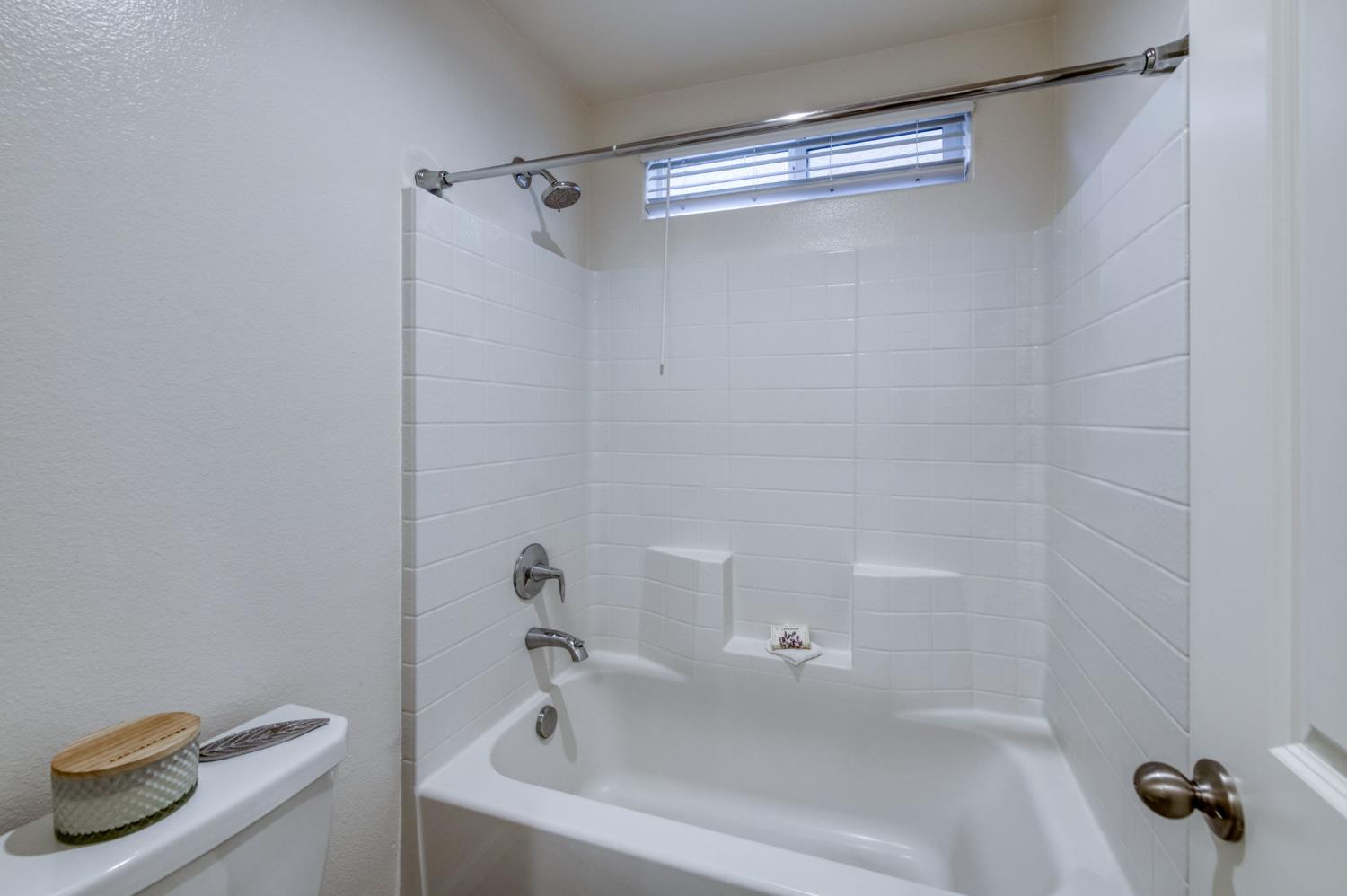 116 Aria Ave S, Madera, CA 93636