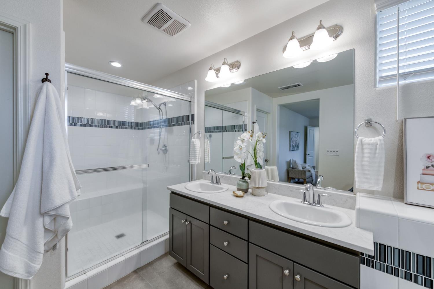 116 Aria Ave S, Madera, CA 93636