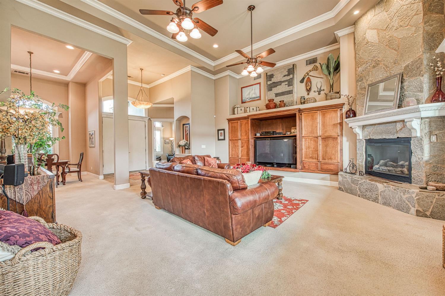 7730 N Gilroy Ave, Fresno, CA 93722