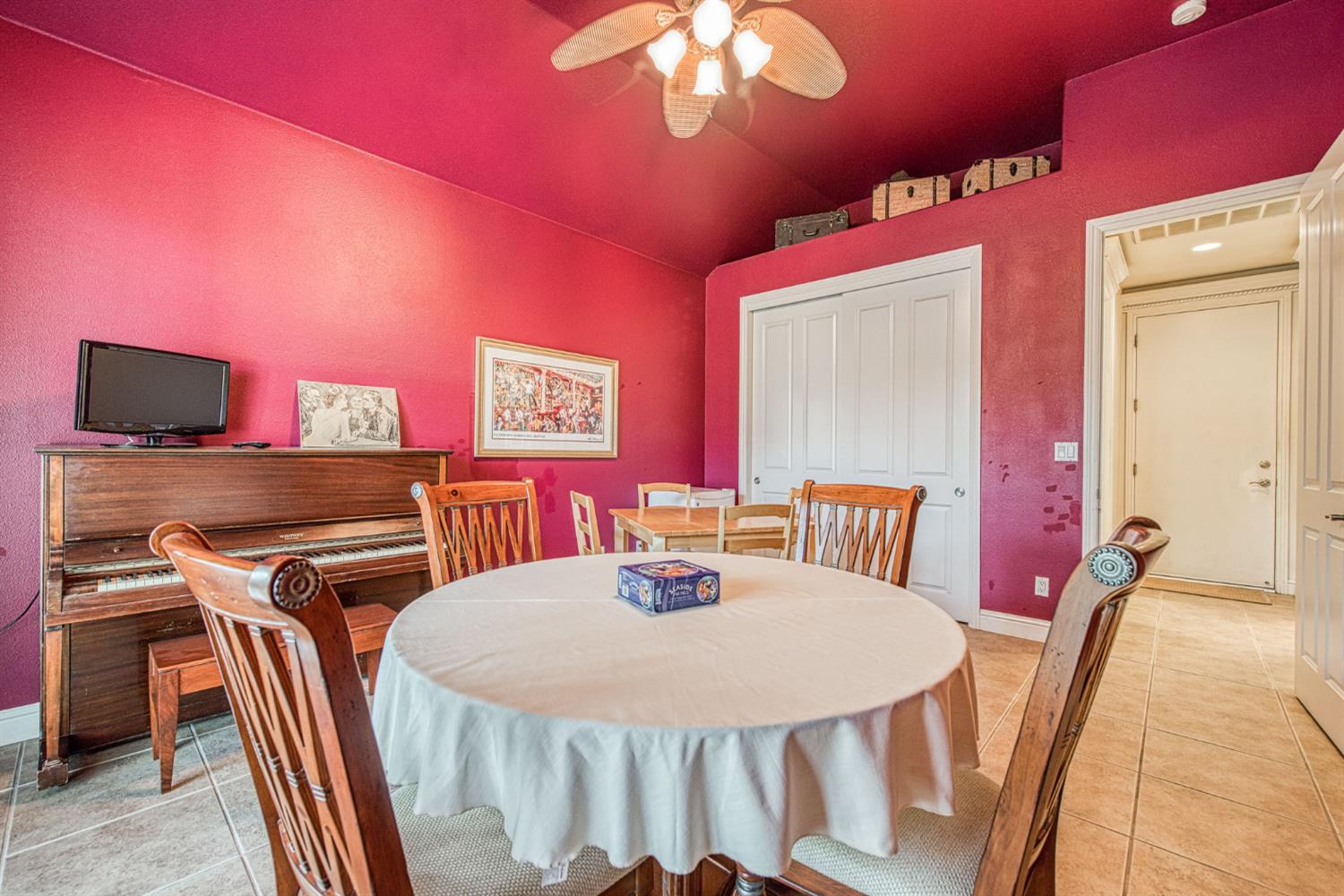 7730 N Gilroy Ave, Fresno, CA 93722