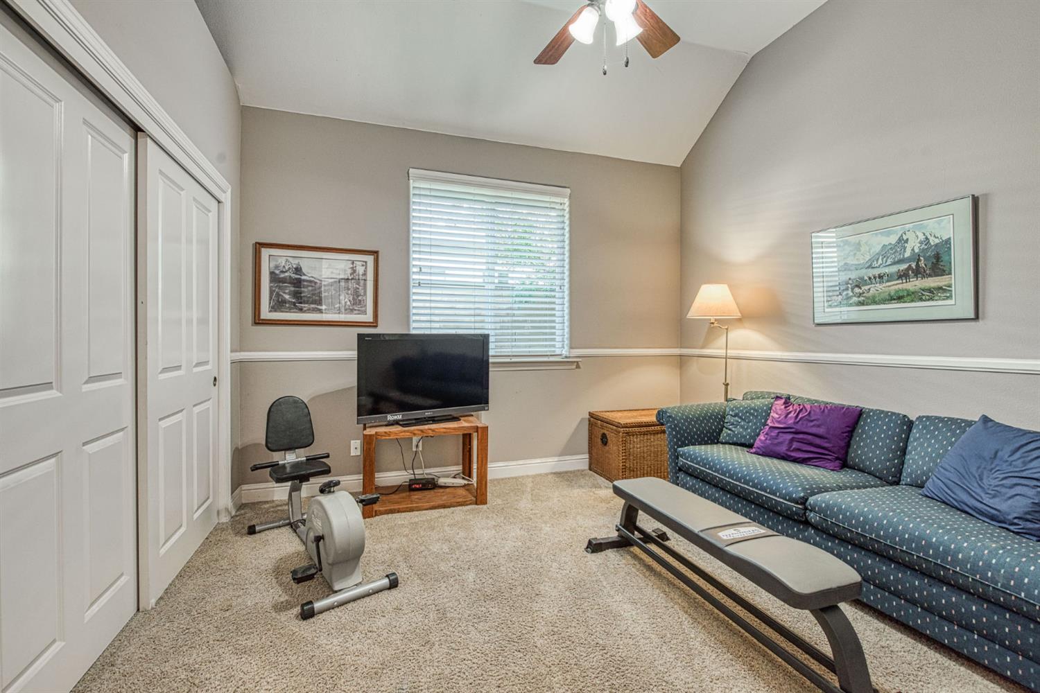 7730 N Gilroy Ave, Fresno, CA 93722