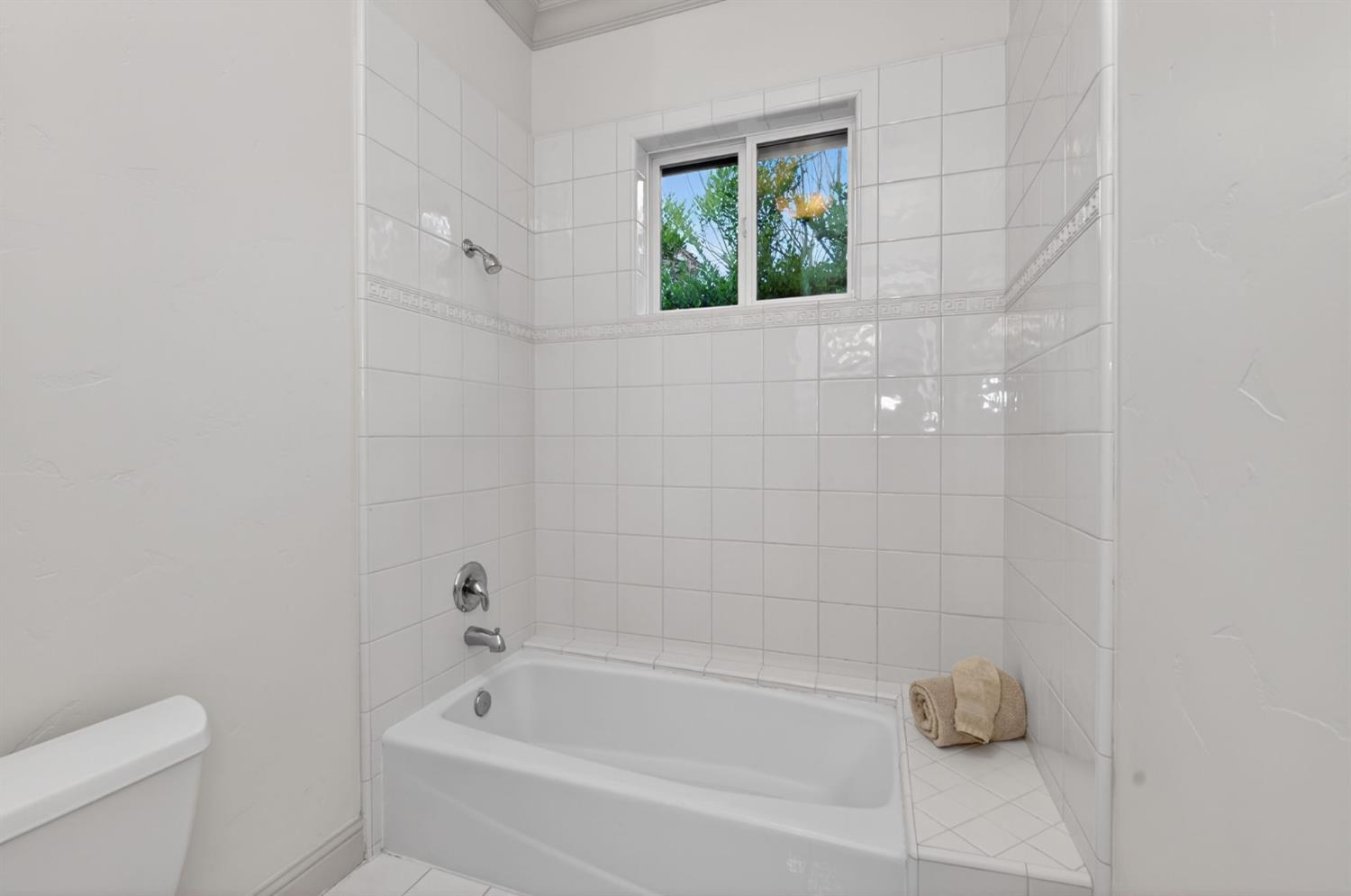 3350 E Via Montiano Ave, Clovis, CA 93619