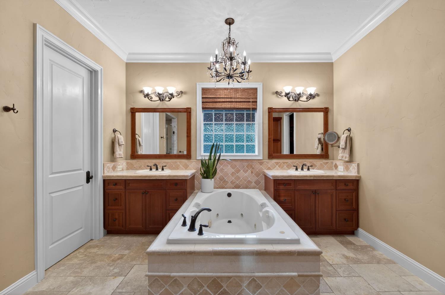 3350 E Via Montiano Ave, Clovis, CA 93619