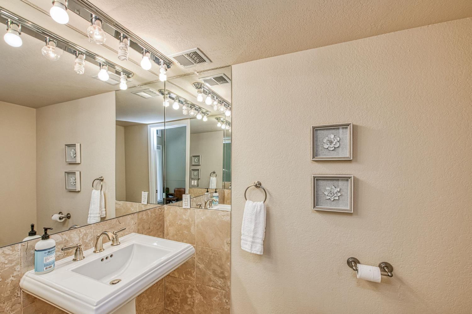 12235 N Willow Ave, Clovis, CA 93619