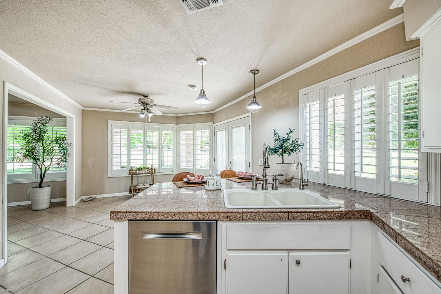 12235 N Willow Ave, Clovis, CA 93619