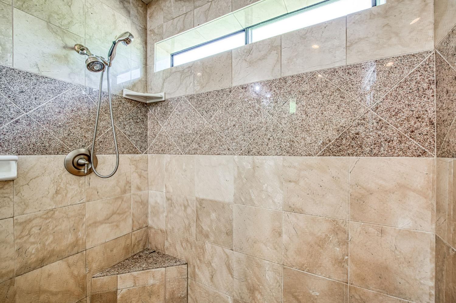 12235 N Willow Ave, Clovis, CA 93619