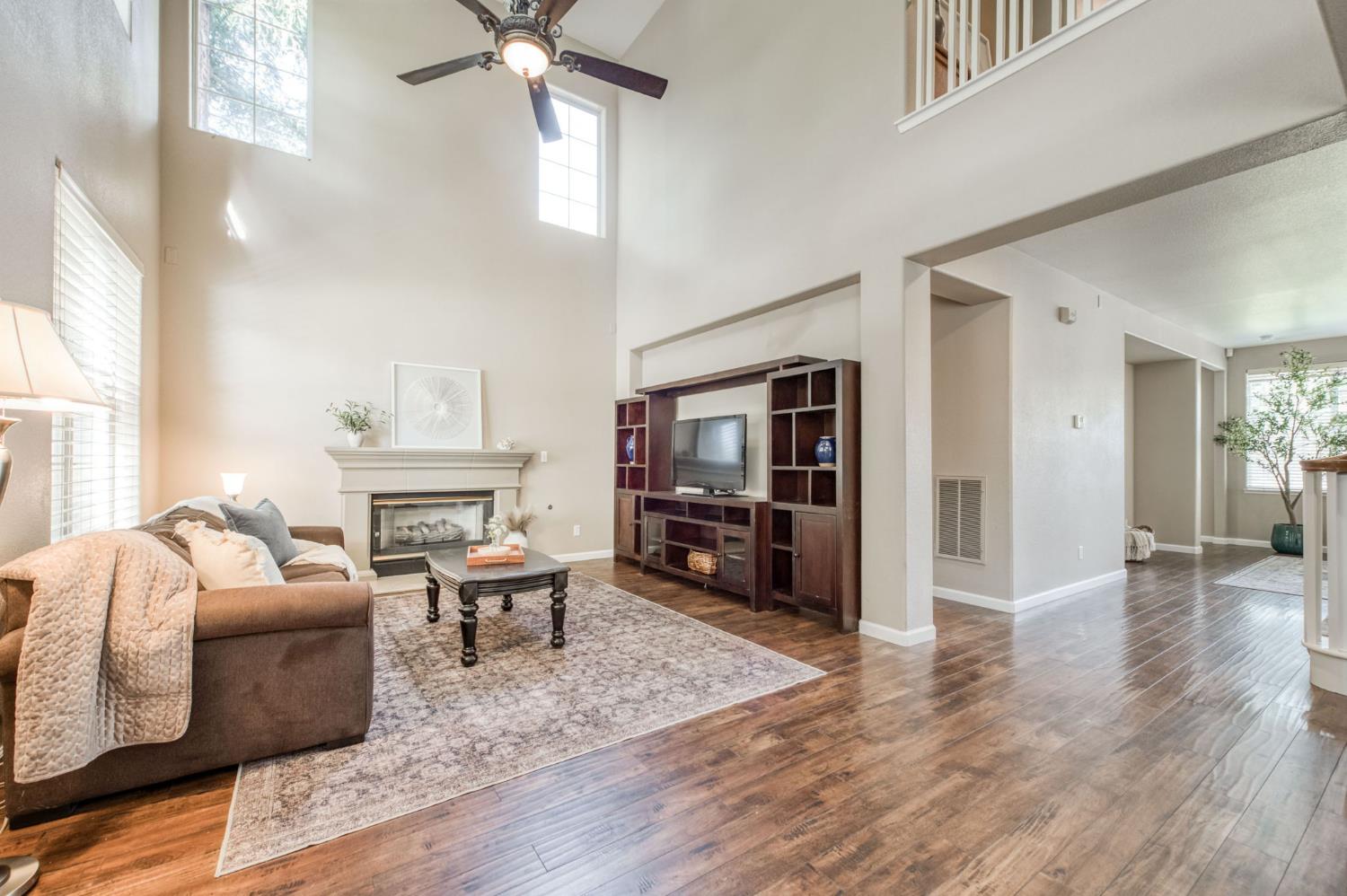2612 E Shea Dr, Fresno, CA 93720