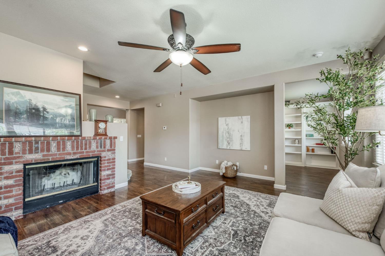 2612 E Shea Dr, Fresno, CA 93720
