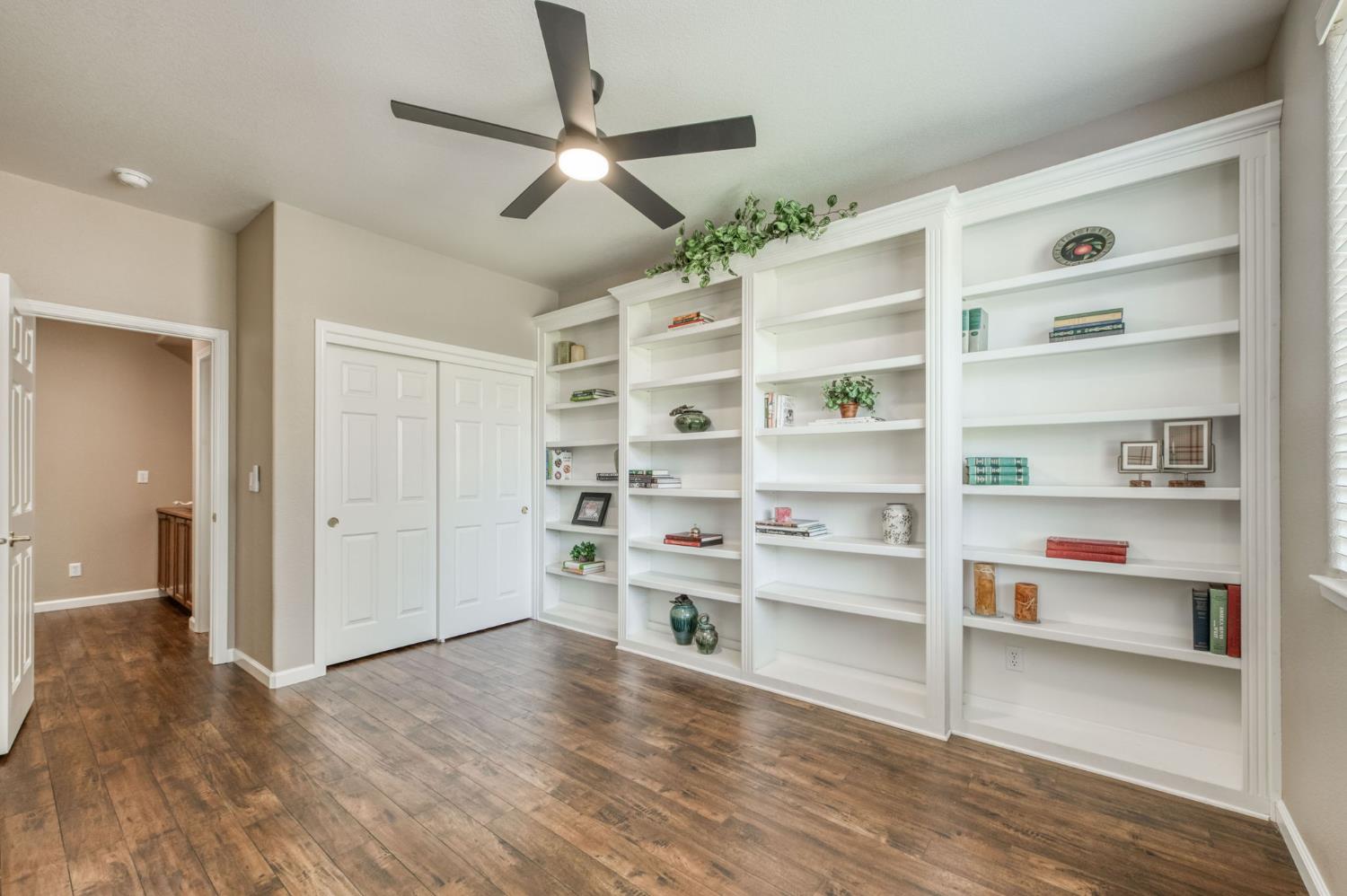 2612 E Shea Dr, Fresno, CA 93720