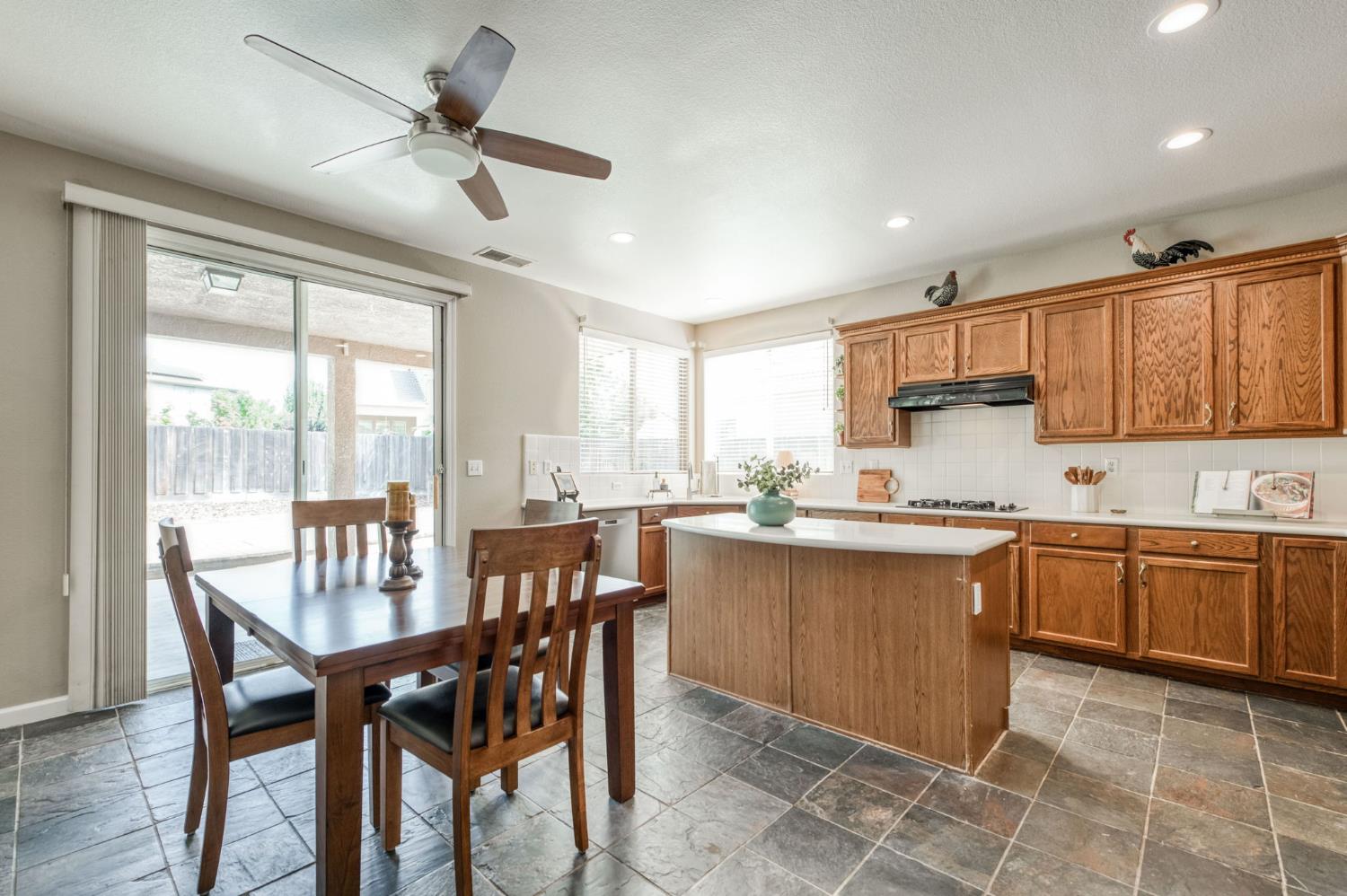 2612 E Shea Dr, Fresno, CA 93720