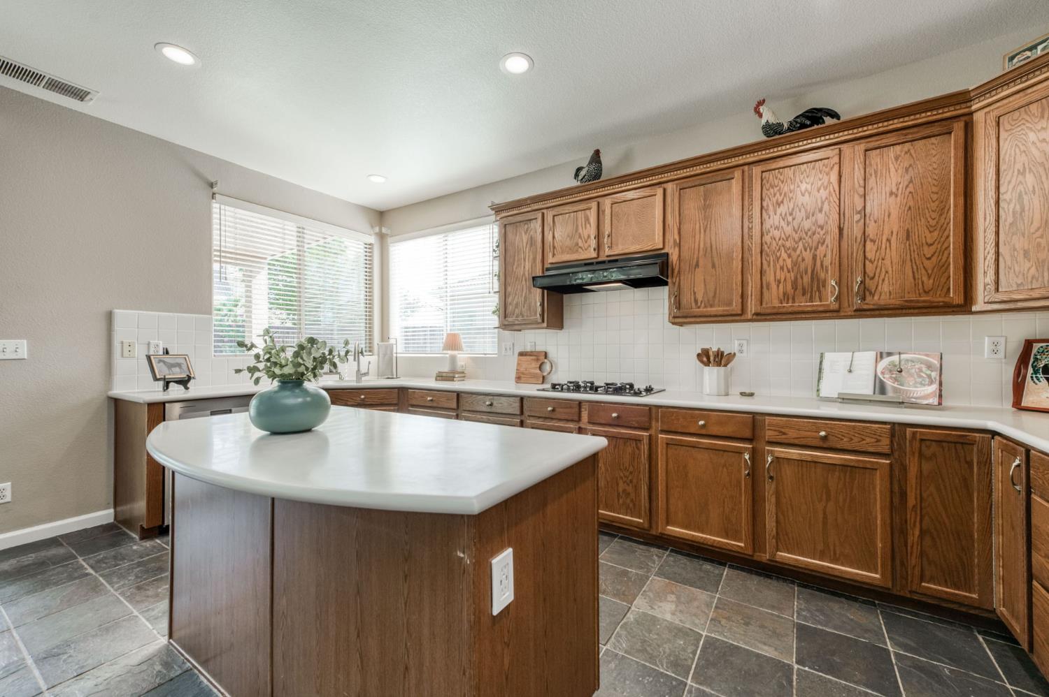 2612 E Shea Dr, Fresno, CA 93720