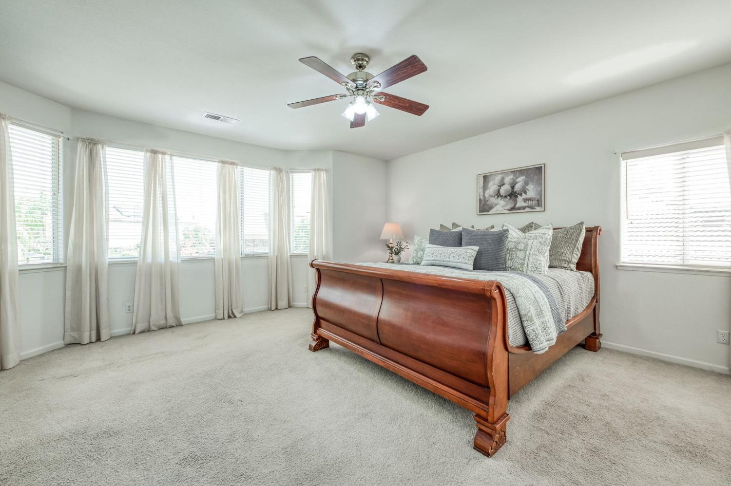 2612 E Shea Dr, Fresno, CA 93720