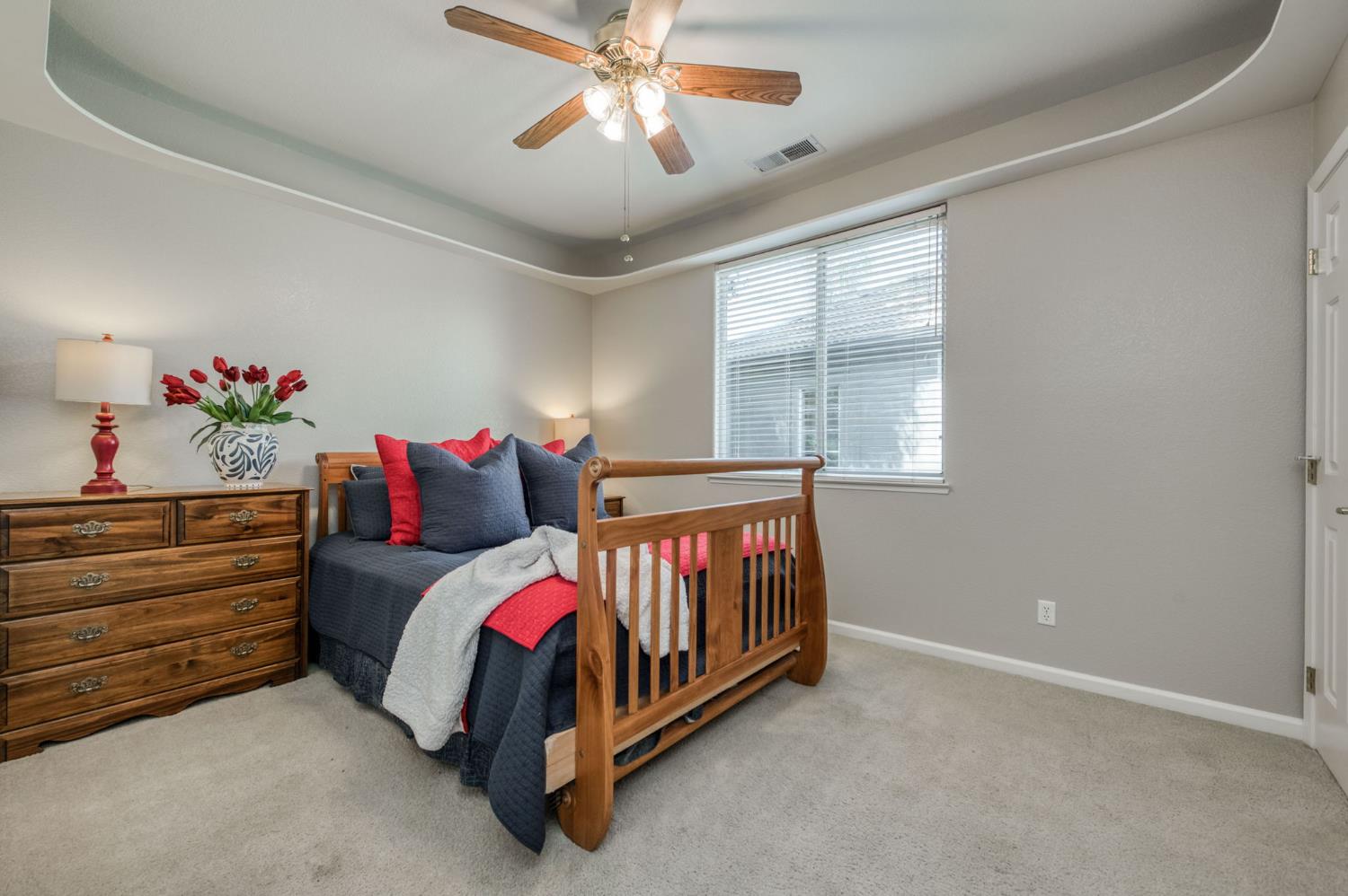2612 E Shea Dr, Fresno, CA 93720