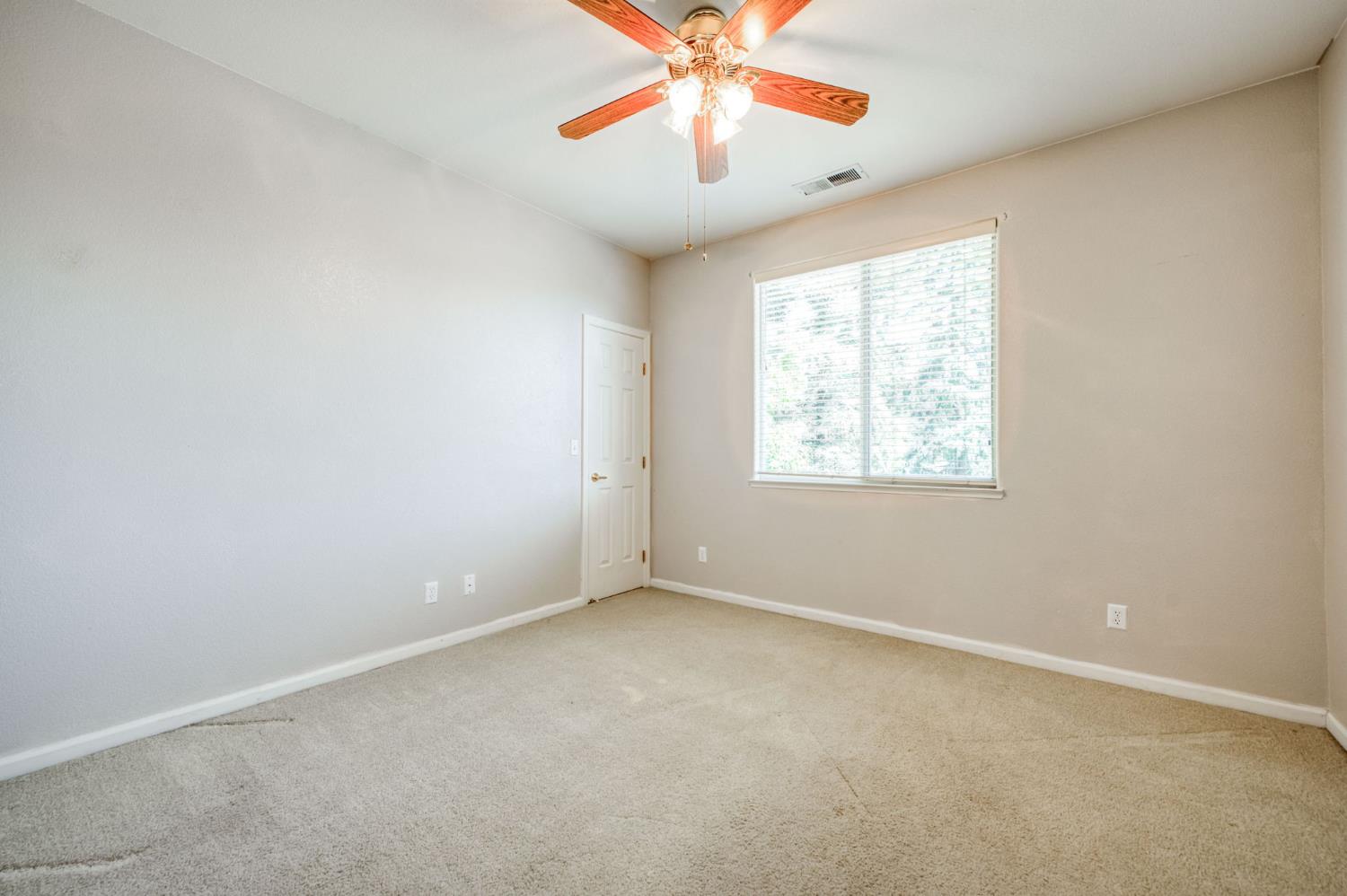 2612 E Shea Dr, Fresno, CA 93720